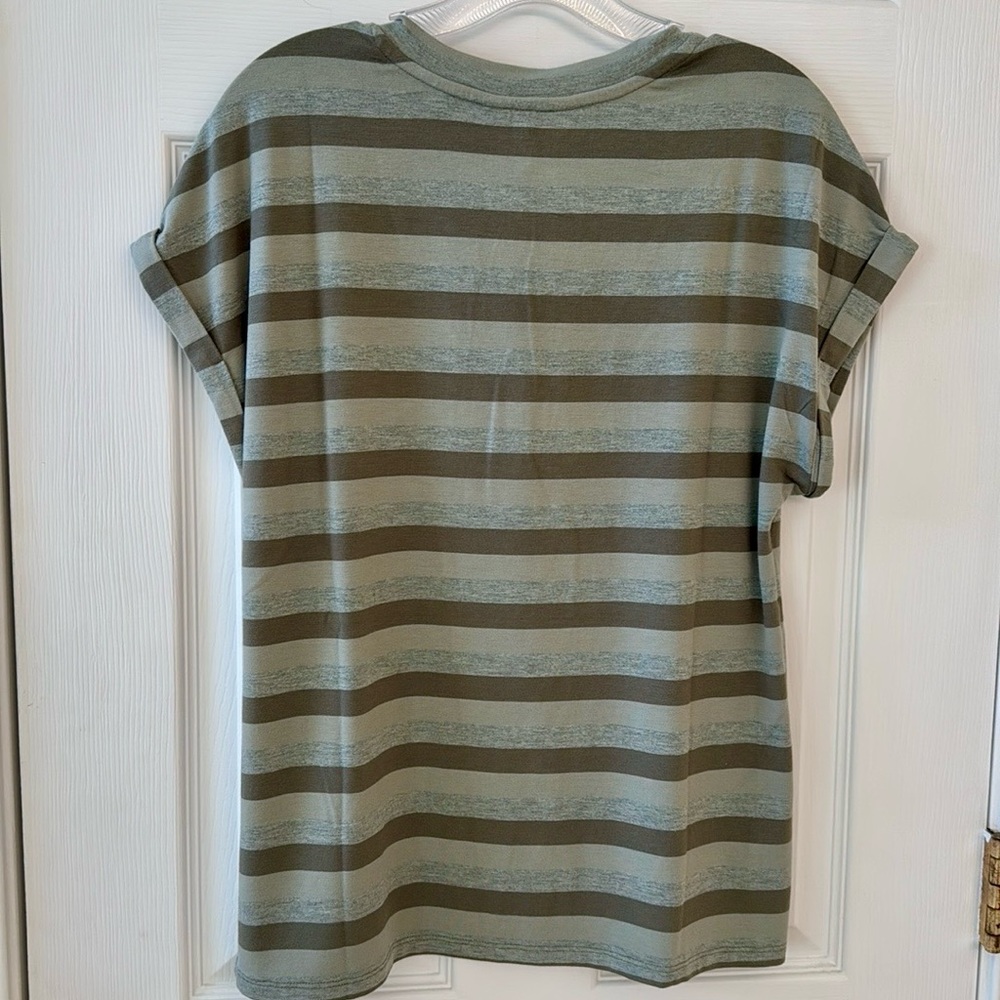 Tommy Bahama Kauai Island Voyage V-Neck Tee,
Tea Leaf Heather, XS - Picture 4 of 7